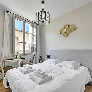 Au Coeur Des Papes, Dans Batisse De Charme & En Coeur De Apartment Avignon