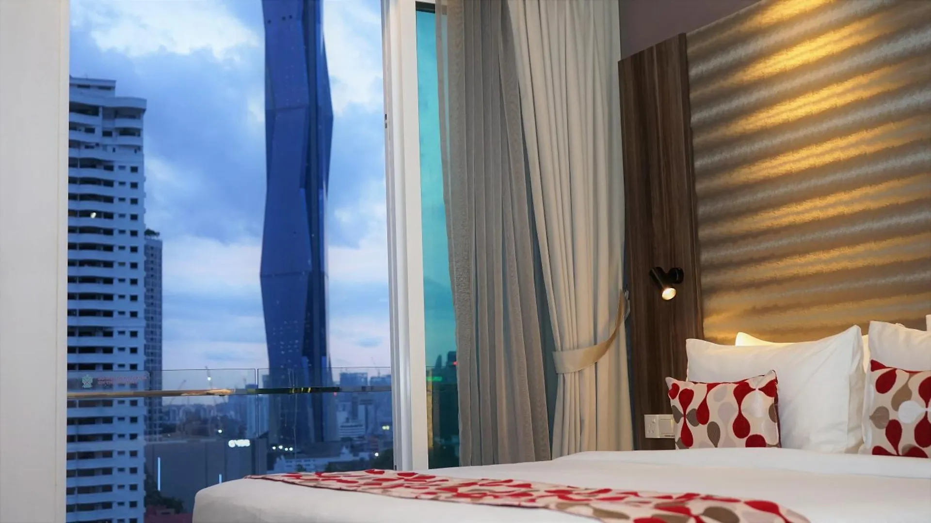 Ramada Suites By Wyndham Kuala Lumpur City Centre 4*,