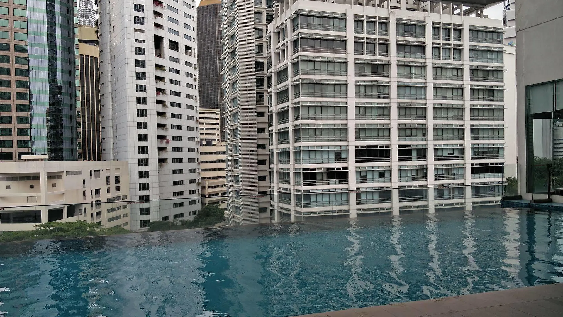 Ramada Suites By Wyndham Kuala Lumpur City Centre 4*,