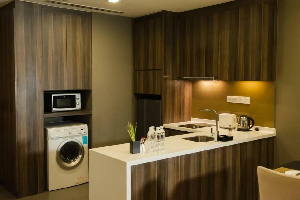 Ramada Suites By Wyndham Kuala Lumpur City Centre 4*,